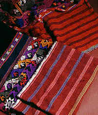 Kleider der Tai Lue, Chiang Saen National Museum, Chiangrai Province, Northern Thailand (11.7 K)